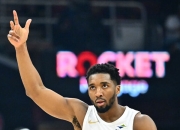 开云体育入口-独行侠客场力克骑士，开启连胜的简单介绍