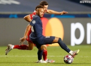 开云体育官网-罗马完胜韩国，莱万高光表现