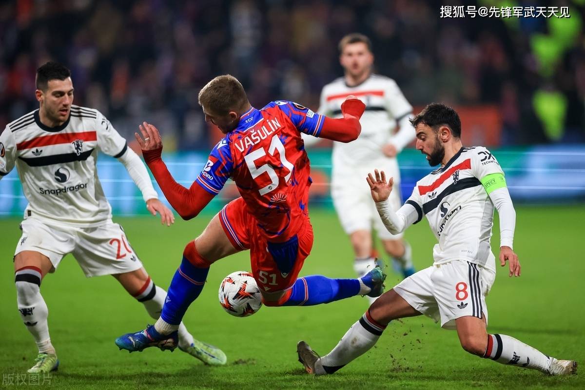 曼联客场惨败，前景黯淡重获英超冠军