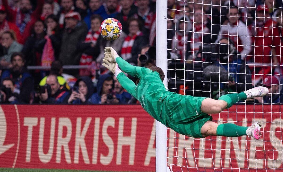 包含马德里竞技遭遇失利，前景蒙上阴影的词条