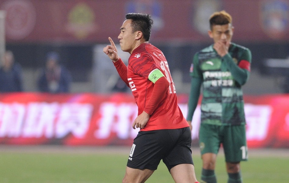 包含贵州恒丰主场不敌广州富力遭遇两连败的词条