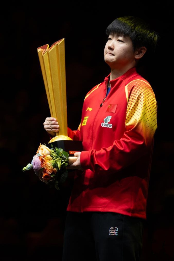 包含辽宁宏运客场迎战大连人，欲夺取三分逐渐拉开积分差距的词条