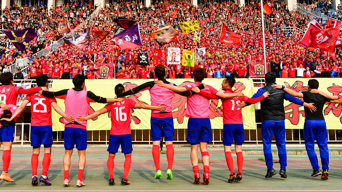 国家足球队在国际赛事中实现突破性的胜利