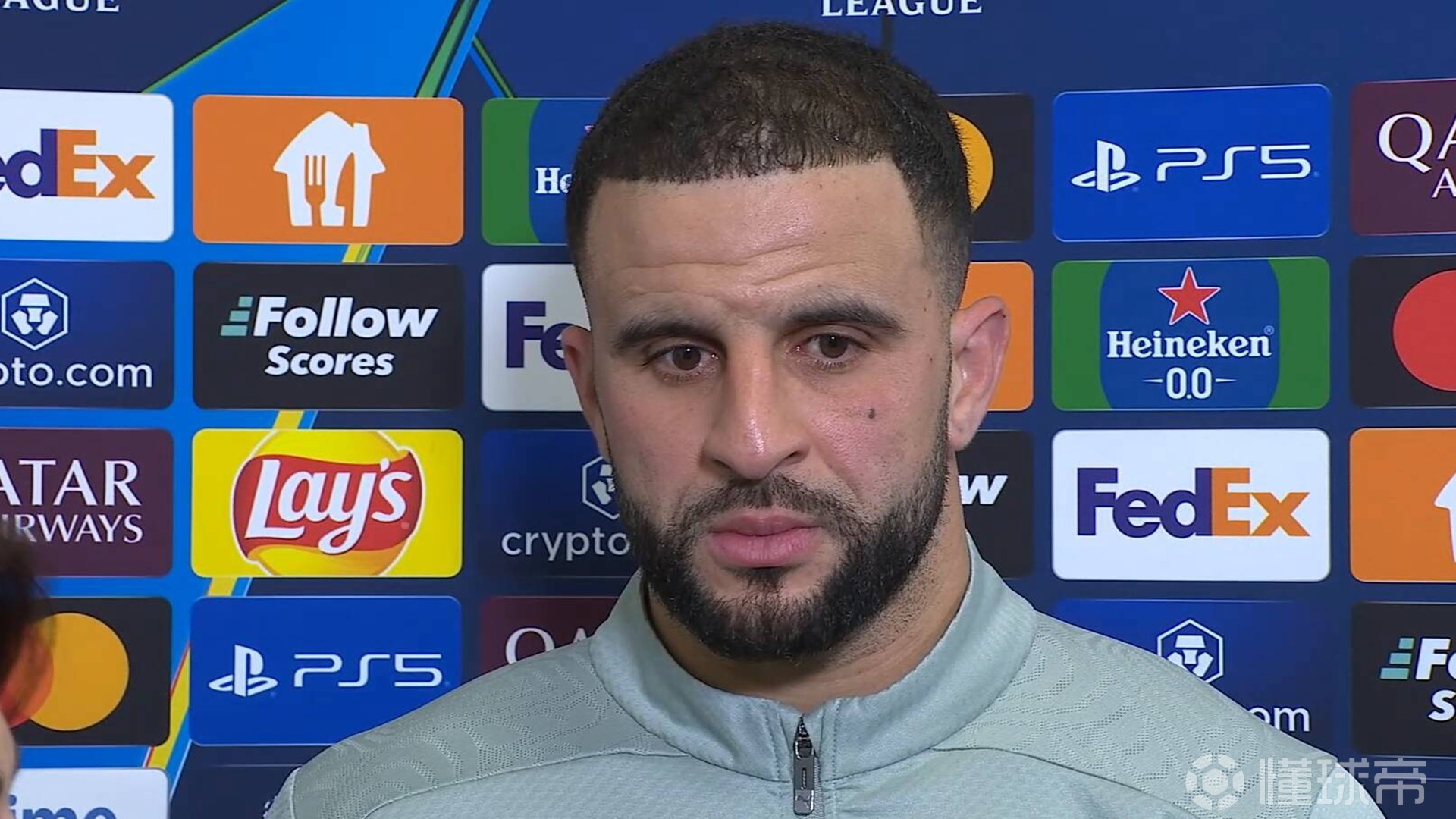 沃克受伤下场，著名队员替补出场