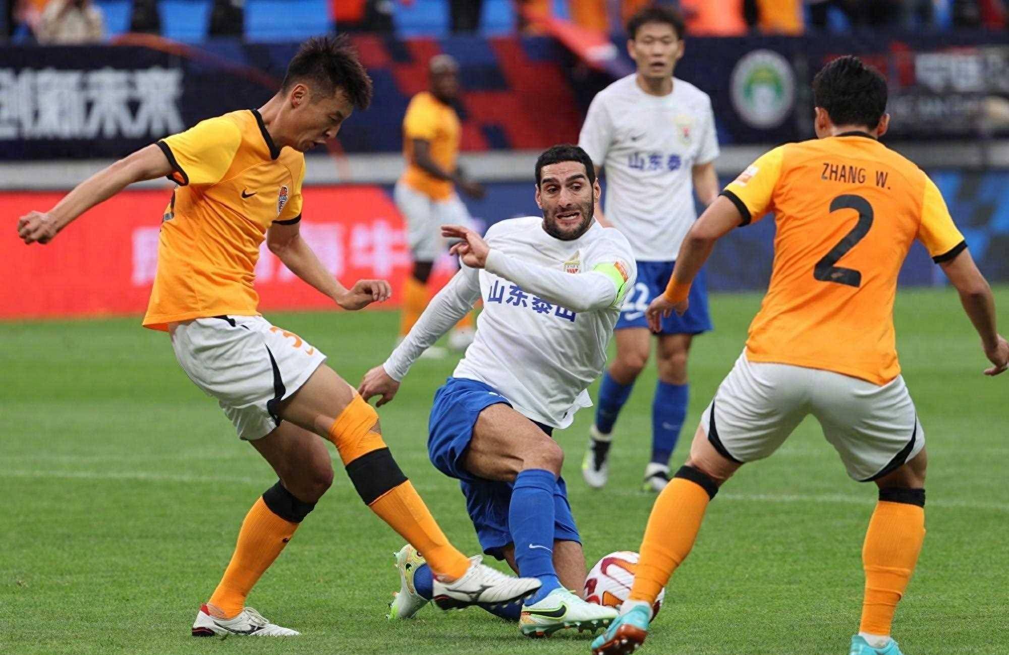 青岛海牛队员艰苦训练,向冠军进军的简单介绍 青岛海牛队员艰苦训练,向冠军进军的简单介绍