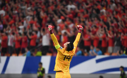 包含关键比赛门将表现出色，助球队取得胜利的词条