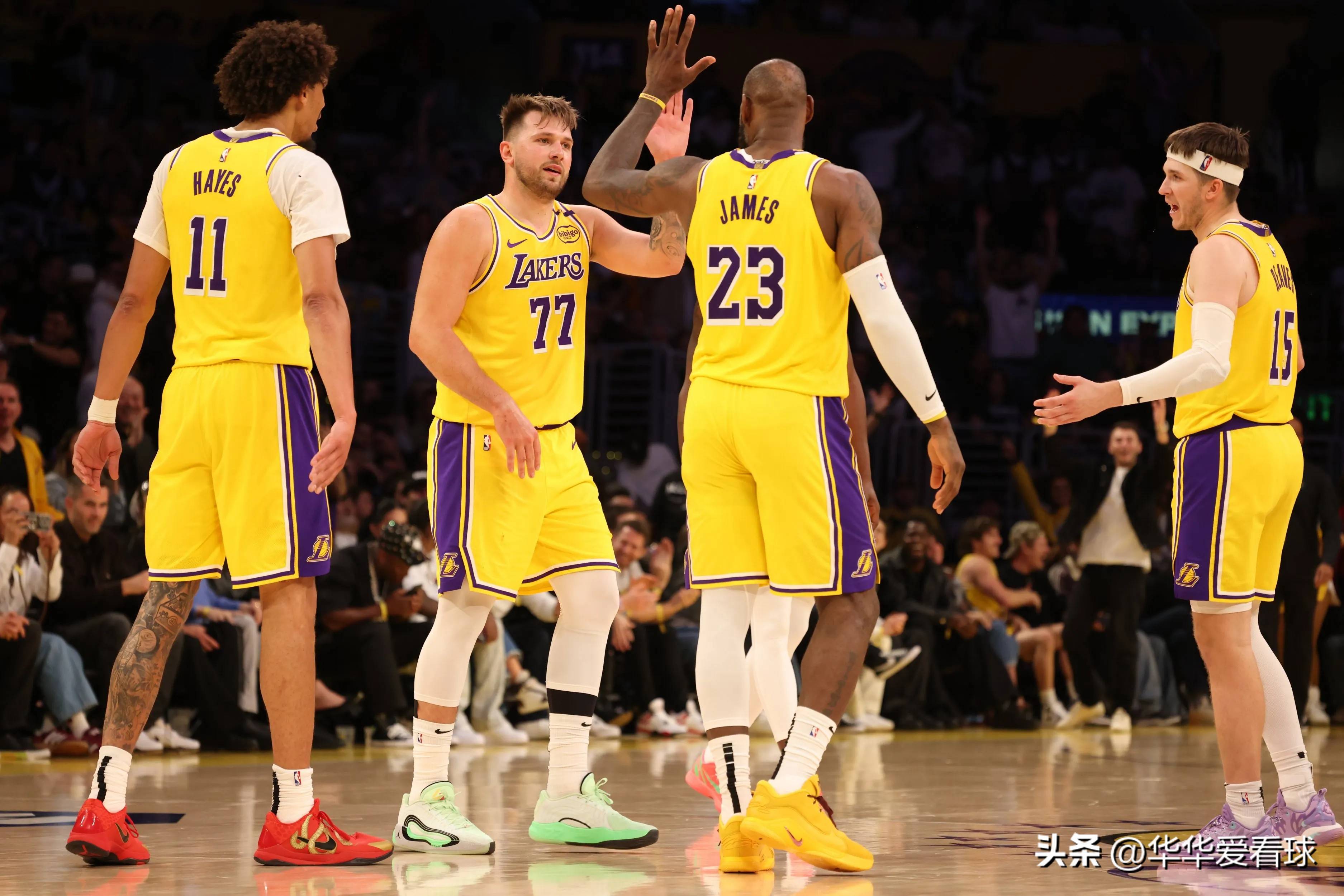 湖人对阵人，实力碰撞让球迷沸腾不已