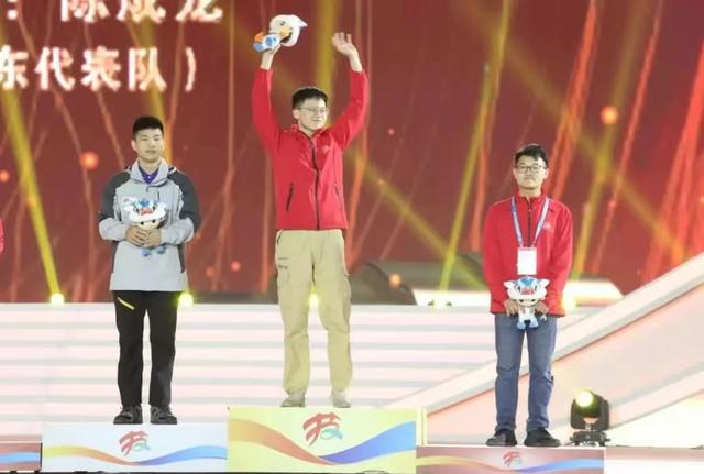 黎巴嫩代表团在击剑比赛中斩获金牌