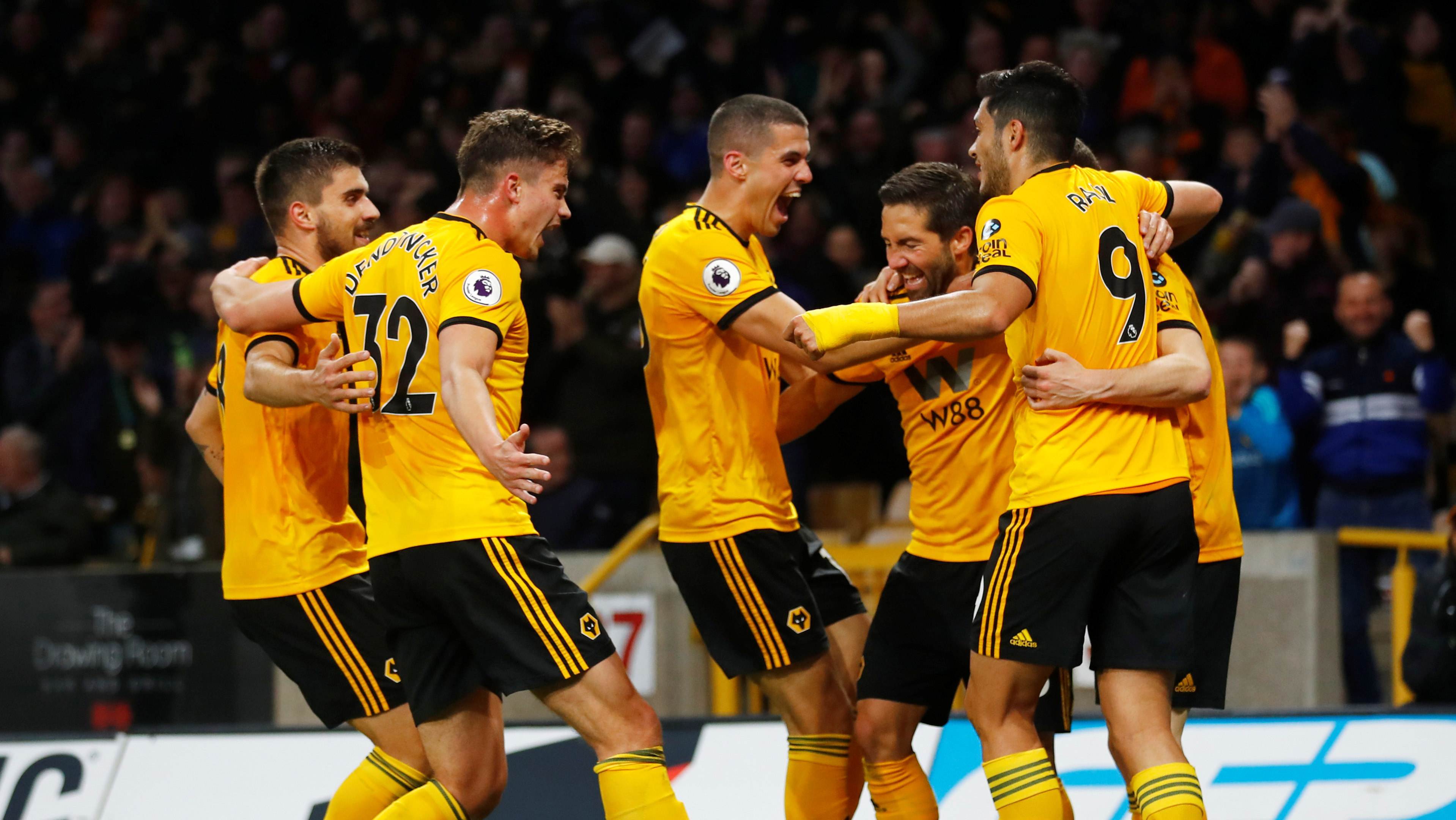 包含狼队客场胜纽卡斯尔，取得宝贵三分的词条