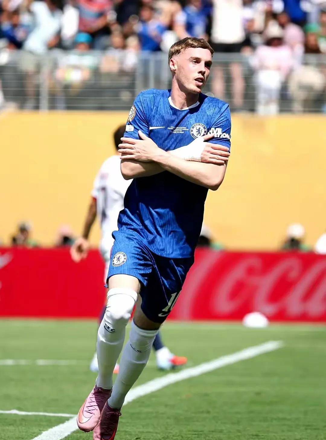 关于巴黎新援表现出色，助球队完胜对手的信息