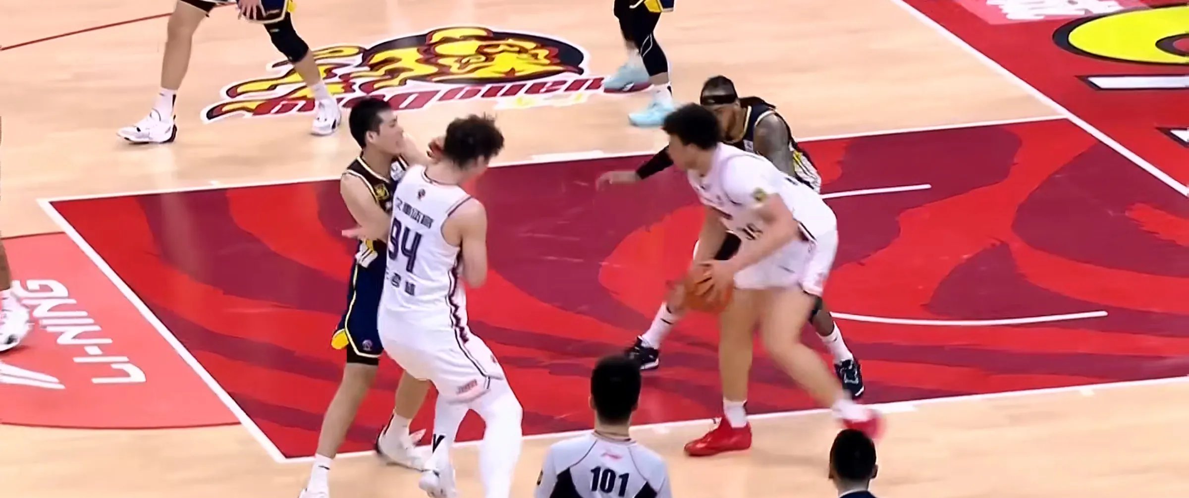 争霸赛场,强队连续压倒对手 争霸赛场,强队连续压倒对手