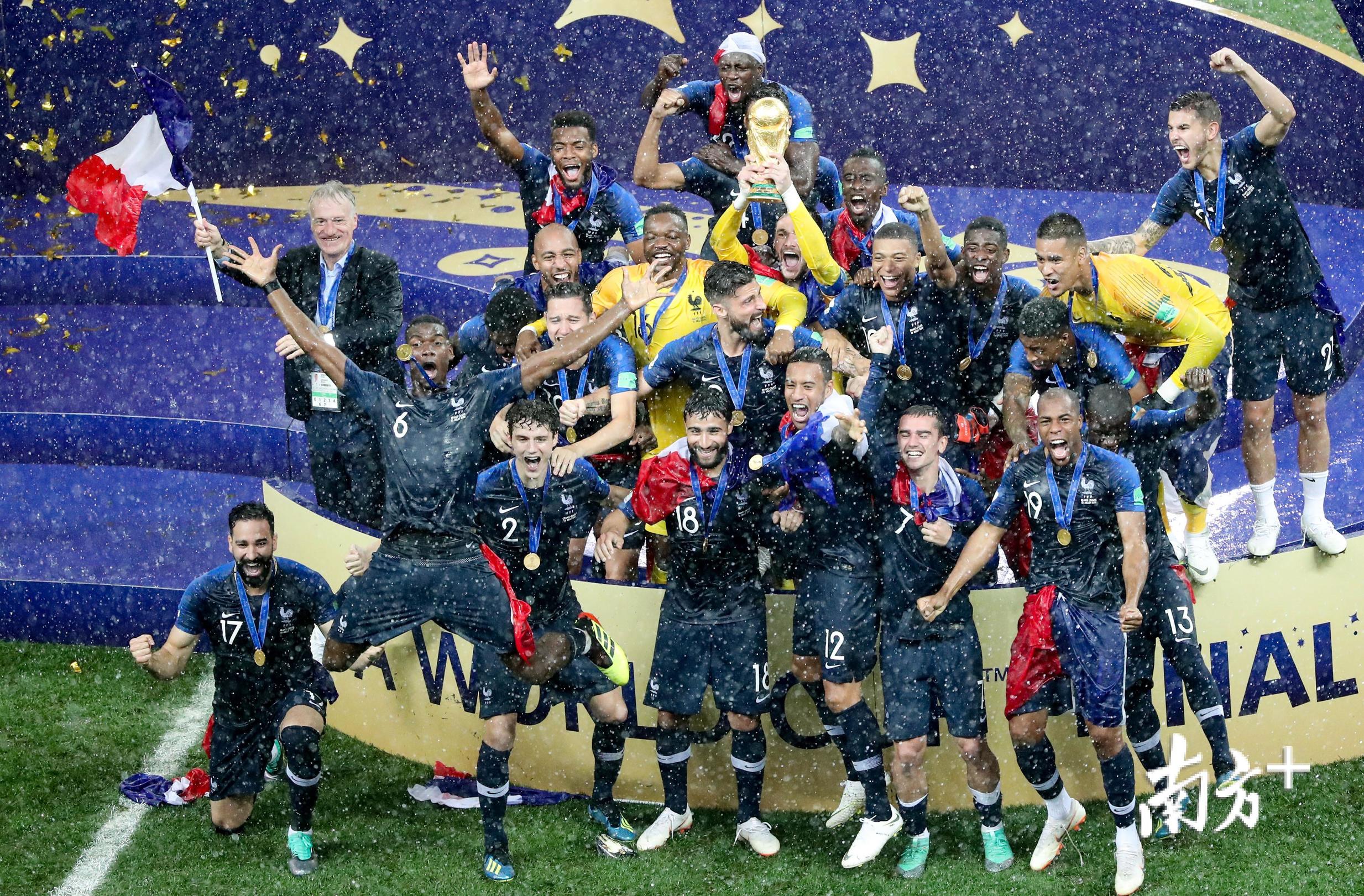法国举行世界杯决赛,比赛激烈 法国举行世界杯决赛,比赛激烈