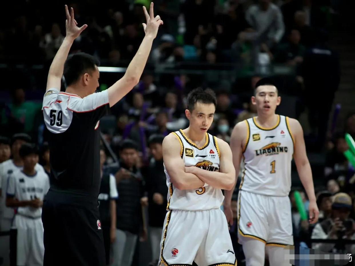 辽宁男篮客场轻取天津队，稳住前四的简单介绍