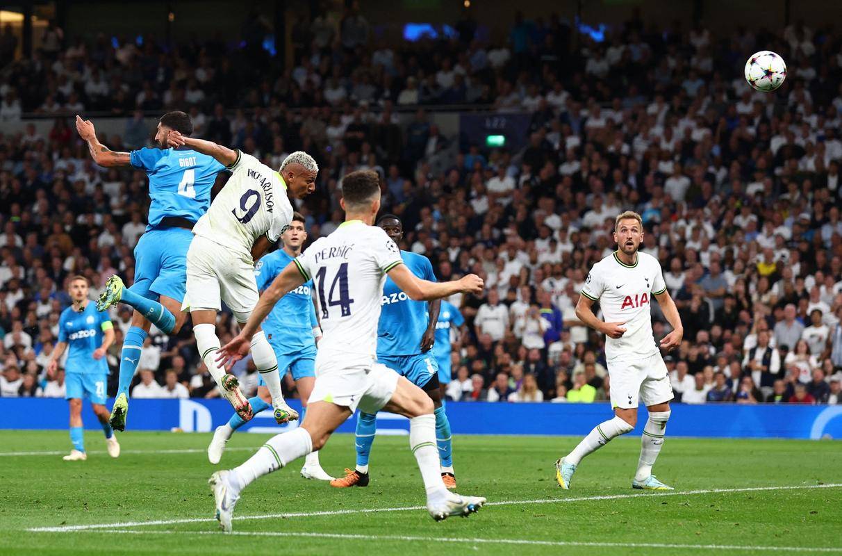 关于里尔发挥出色，法甲赛场风头一时无两的信息