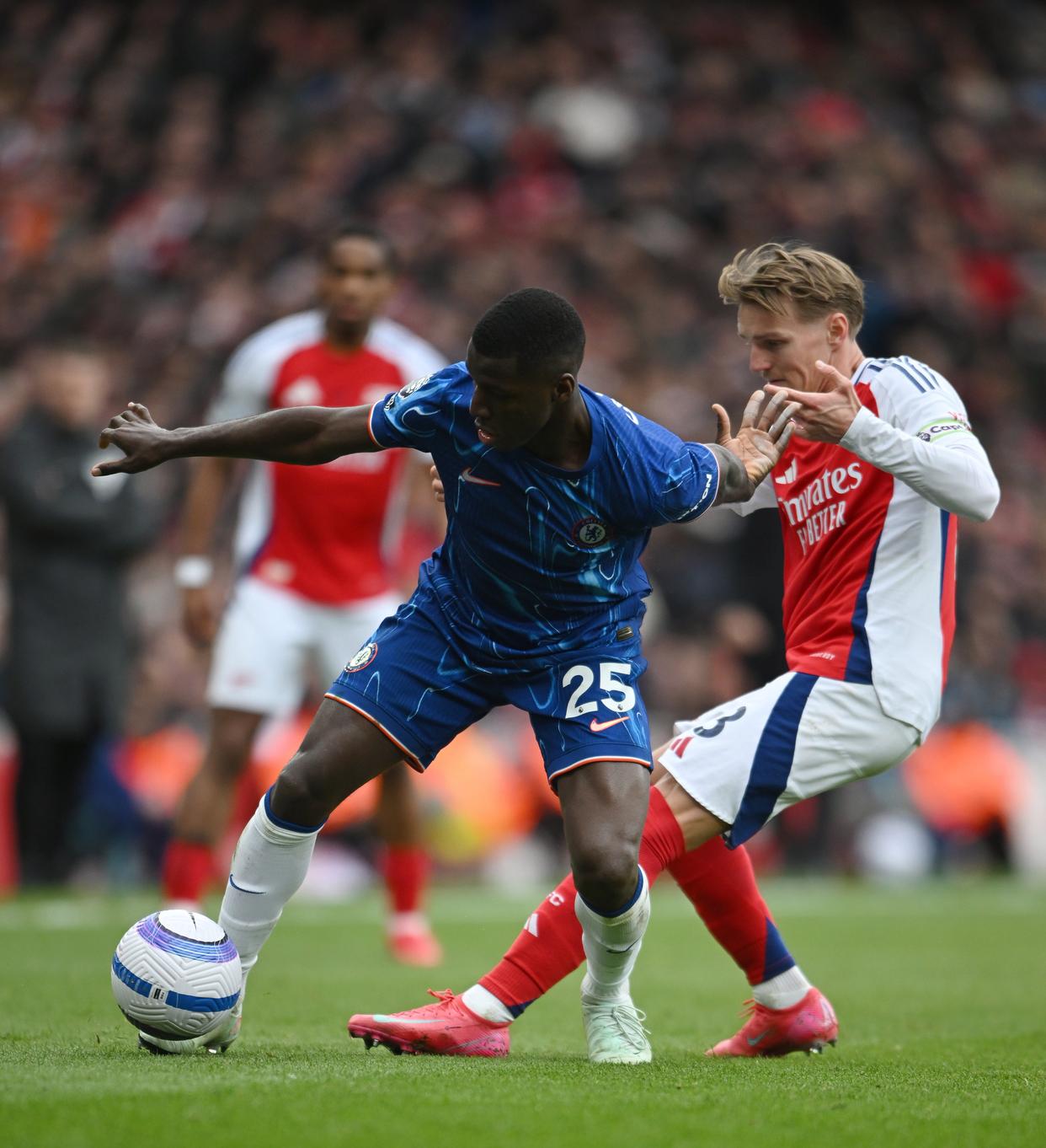 阿森纳不敌切尔西，遭遇英超连败