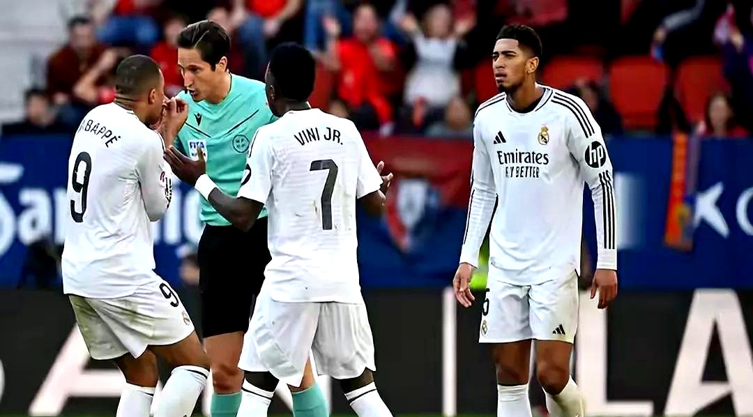 包含奥萨苏纳门将近期状态起伏，球迷有所担忧的词条