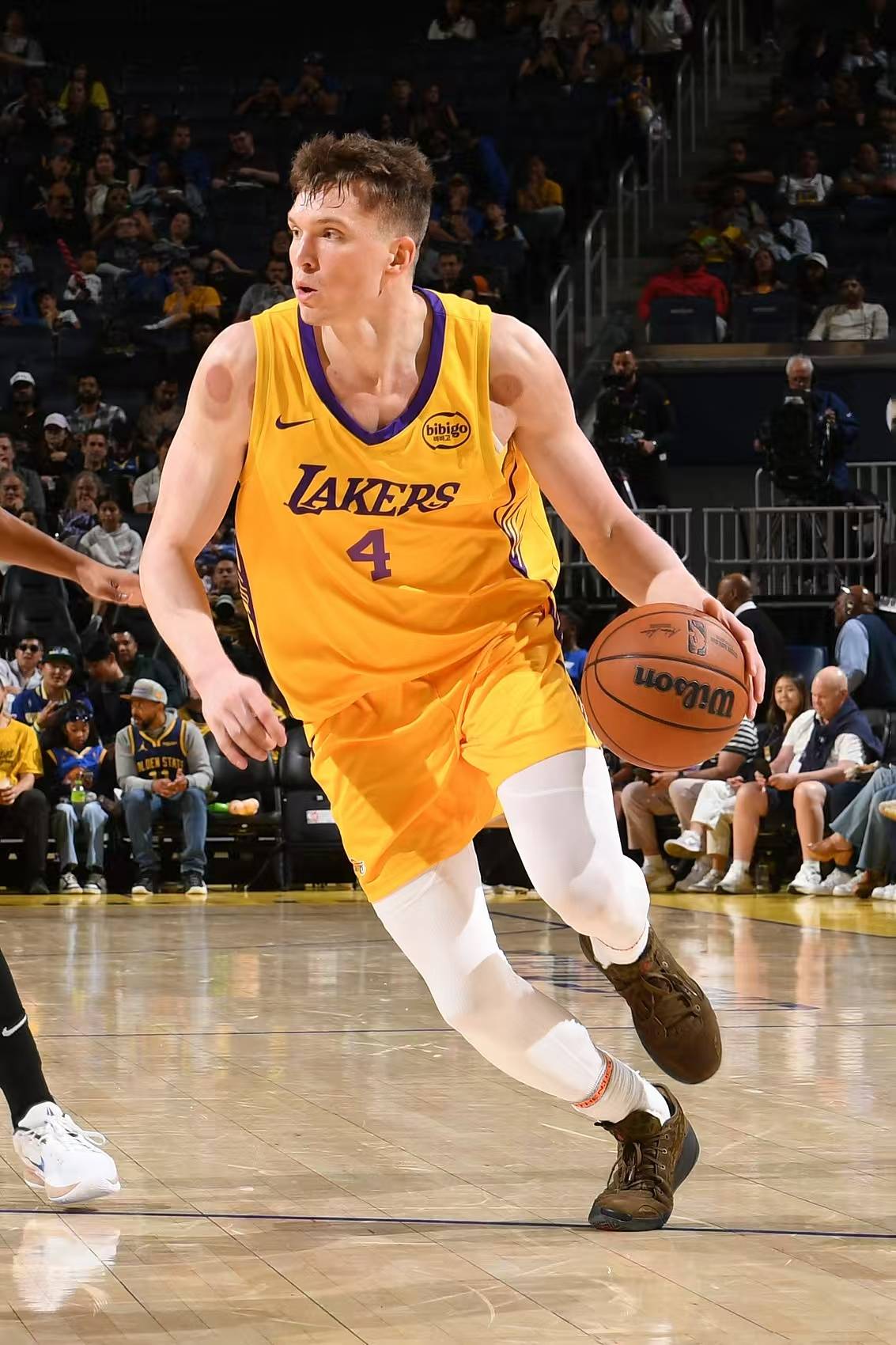 湖人队惊险击败独行侠,霸气十足 湖人队惊险击败独行侠,霸气十足