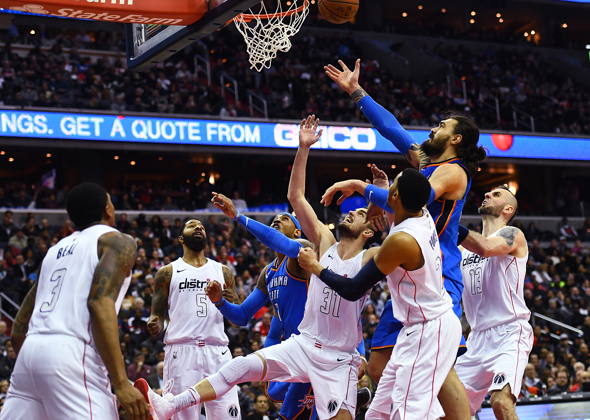 壮观场面,球员拼尽全力争取胜利 壮观场面,球员拼尽全力争取胜利