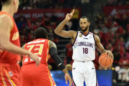 大连人迎来两连胜，赛季状态回暖的简单介绍