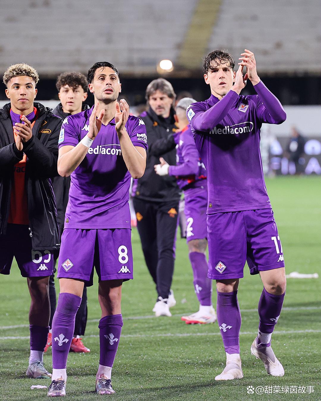 包含那不勒斯客场击败佛罗伦萨，稳居联赛前列的词条