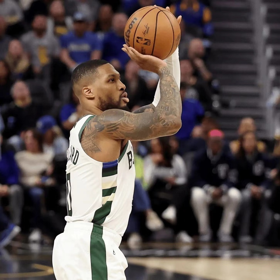 猛龙惊险胜利：雄鹿全队失准三分球的简单介绍