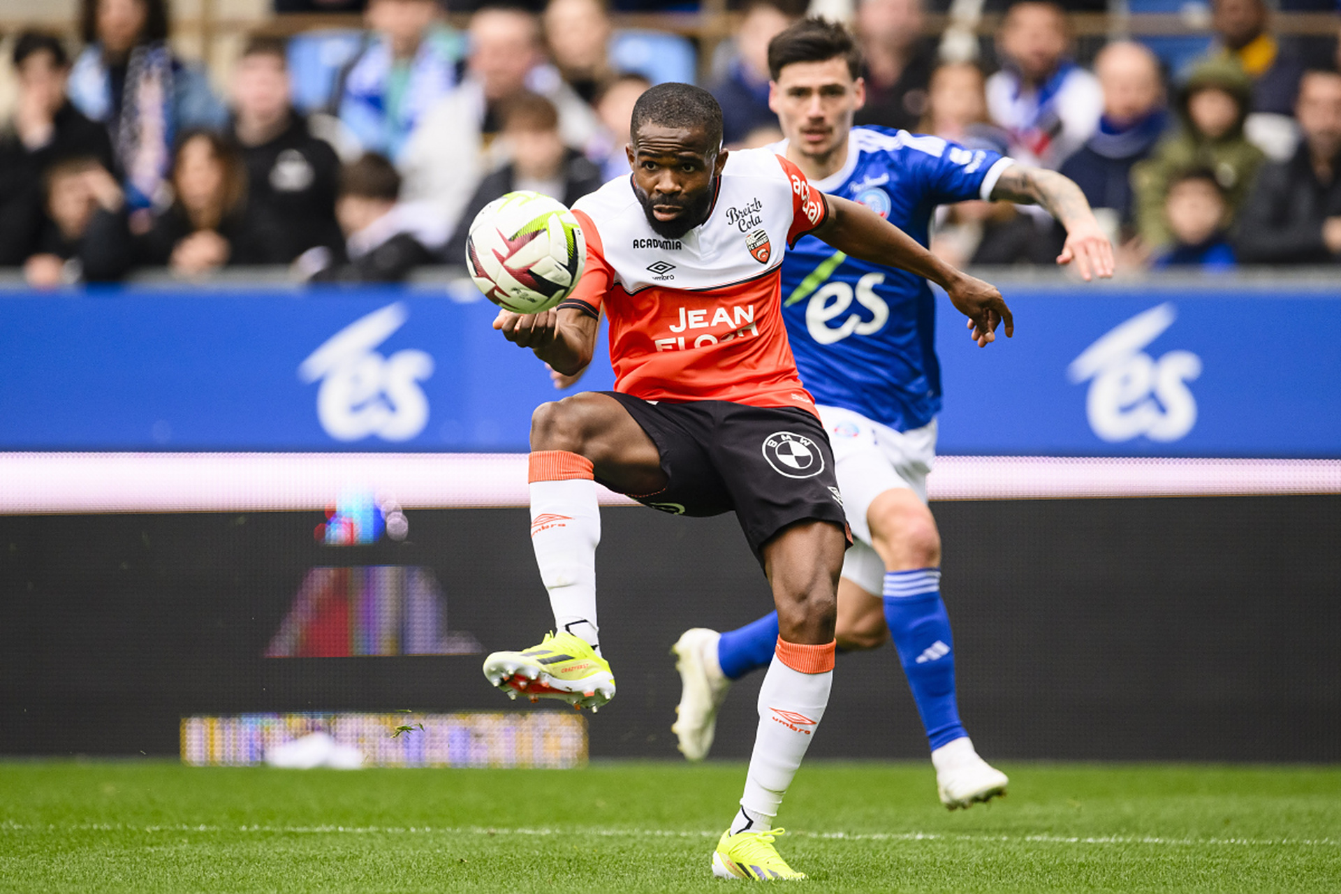 里昂队连胜追赶领先者，瞄准冠军宝座