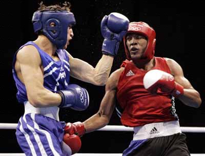 德国拳击选手成功击败对手，晋级决赛