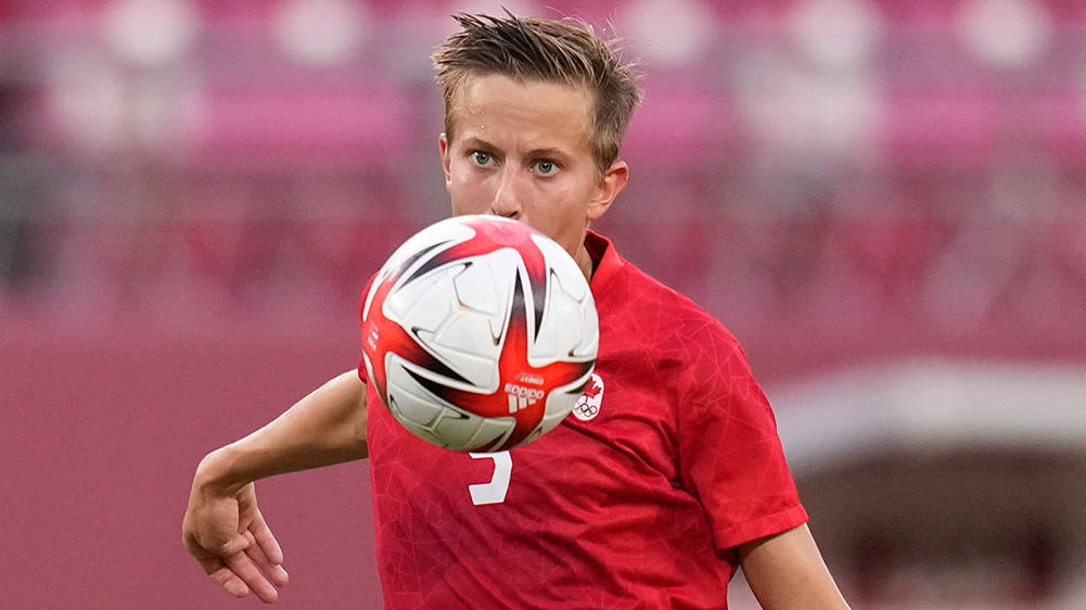 加拿大足球运动员备战国际比赛