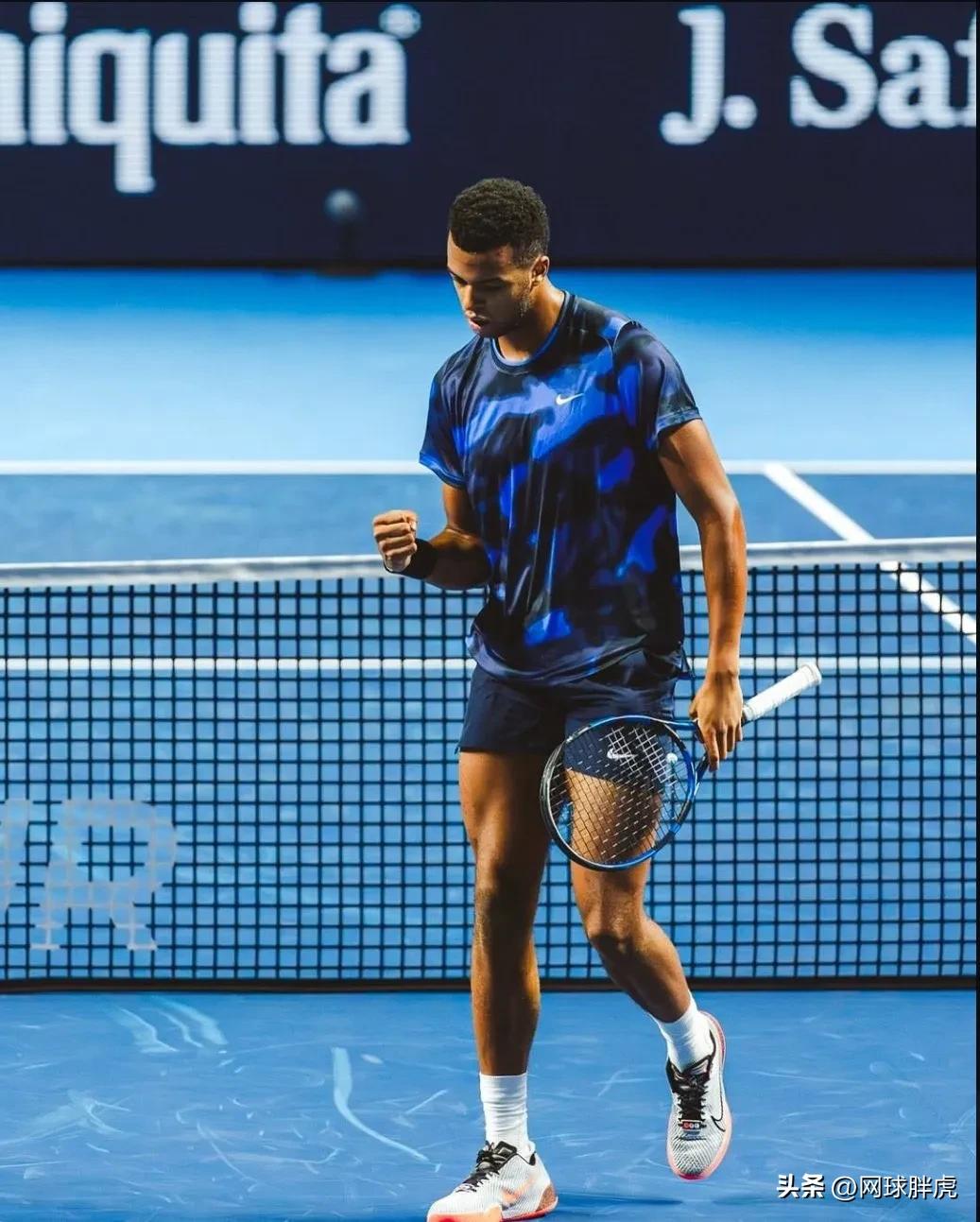 包含英国网球队鏖战美国网球队，克耶高斯惊艳世界的词条