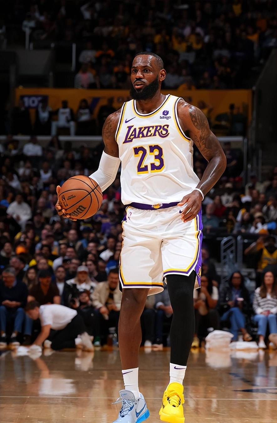 包含德国男篮力克希腊男篮，詹姆斯打破历史纪录的词条