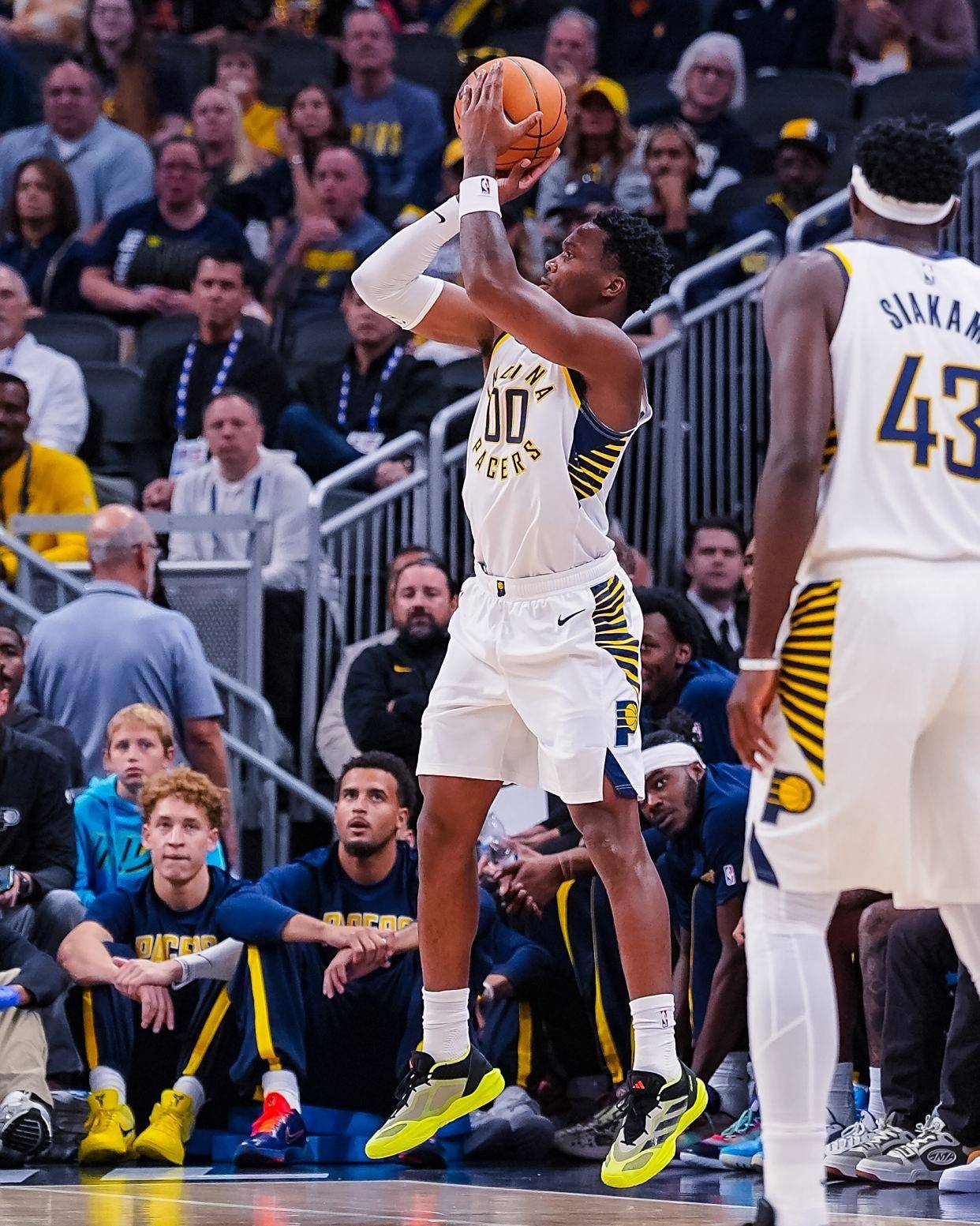 步行者完胜马刺，武切维奇关键制胜的简单介绍