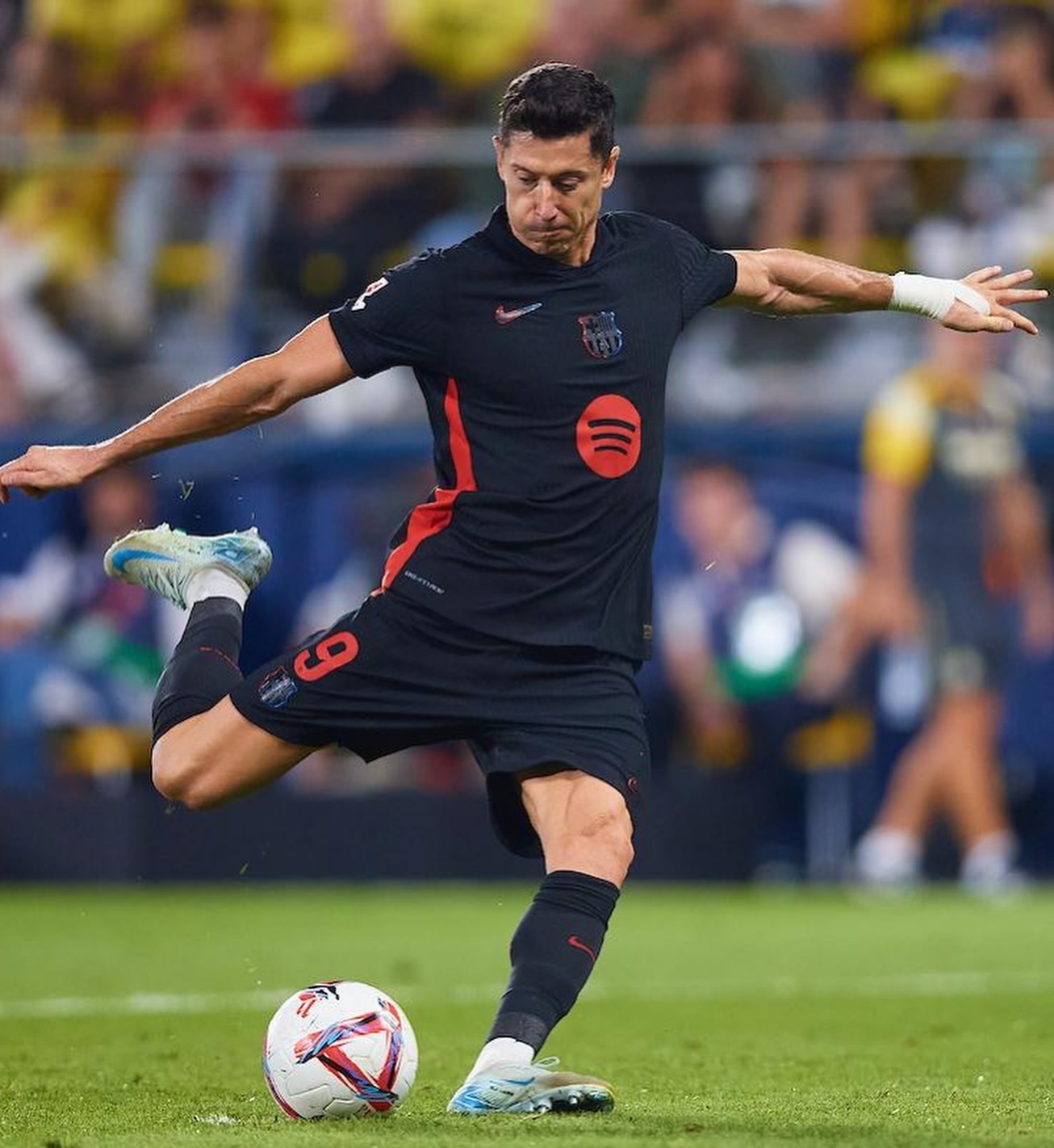 罗马完胜韩国，莱万高光表现