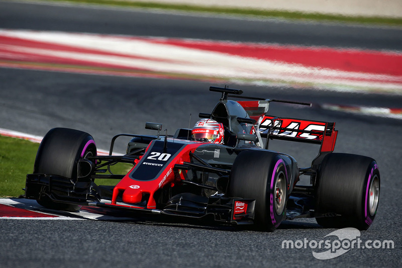 梅赛德斯轻取红牛二队,塞恩斯刷新纪录 梅赛德斯轻取红牛二队,塞恩斯刷新纪录