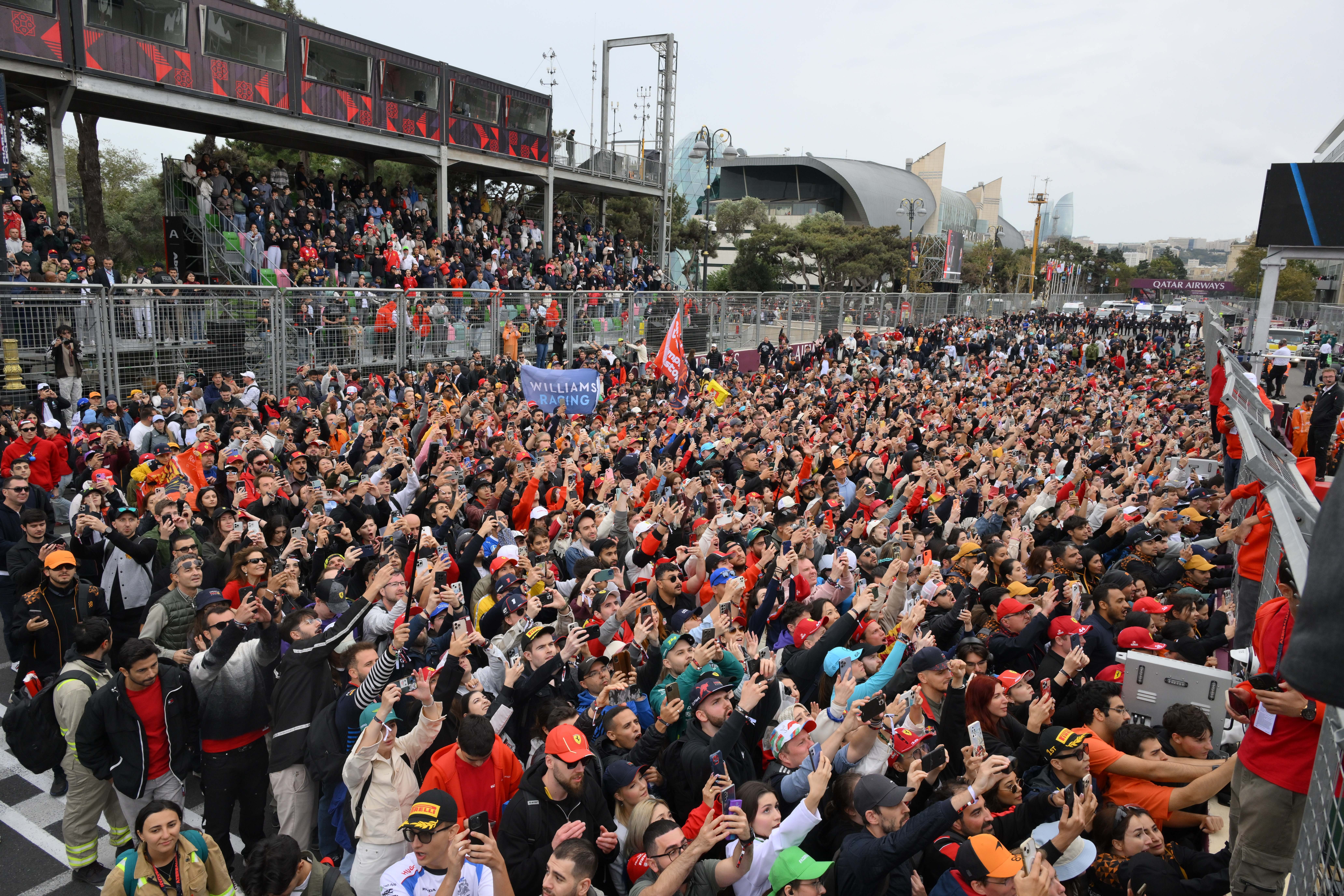 阿斯顿马丁翻盘雷诺车队，维斯塔潘关键制胜